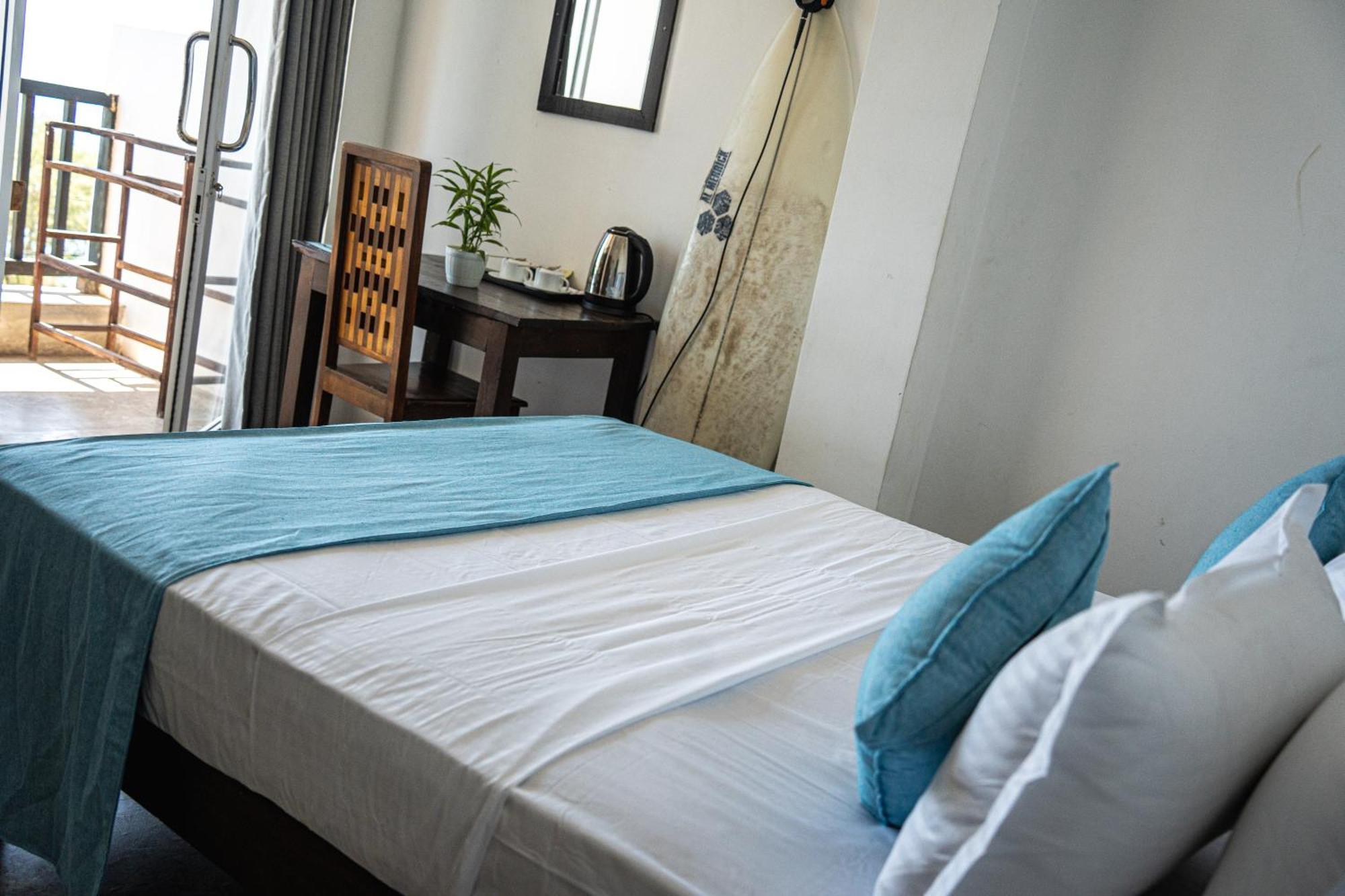 Cocos Hotel Midigama East Exterior foto